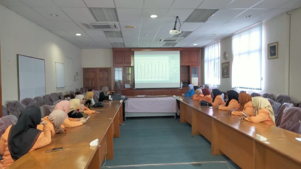 Praktik Luar Negeri Kebidanan